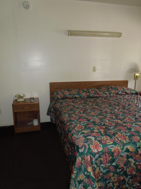 Lees Motel Edison Habitación foto