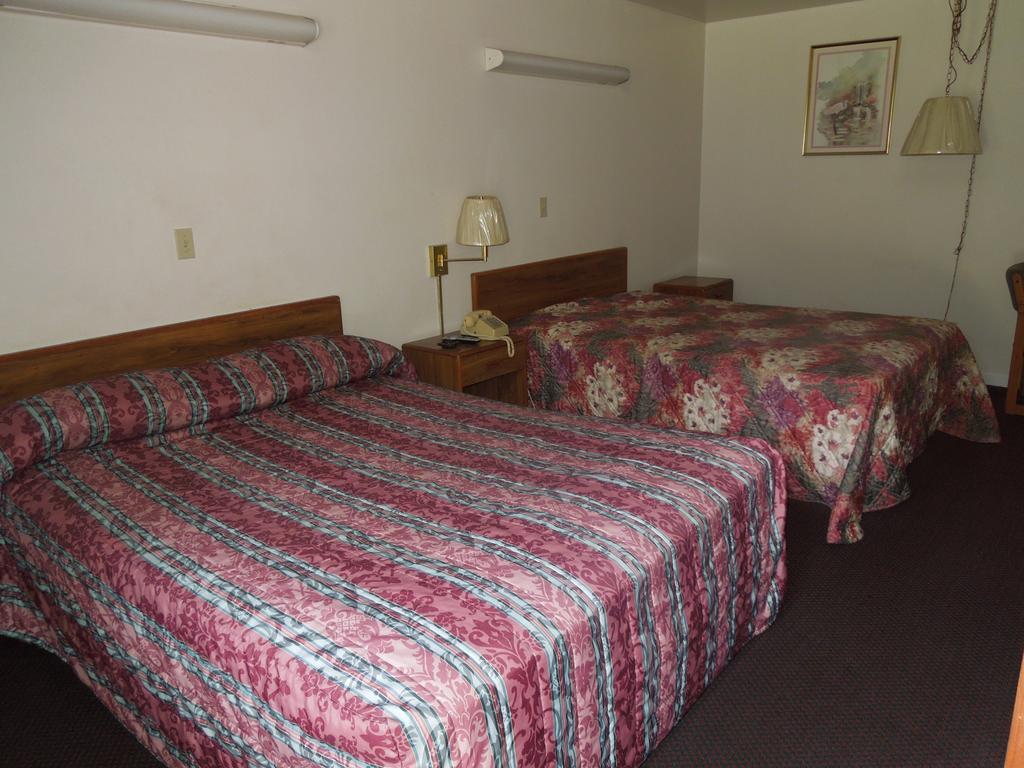 Lees Motel Edison Habitación foto