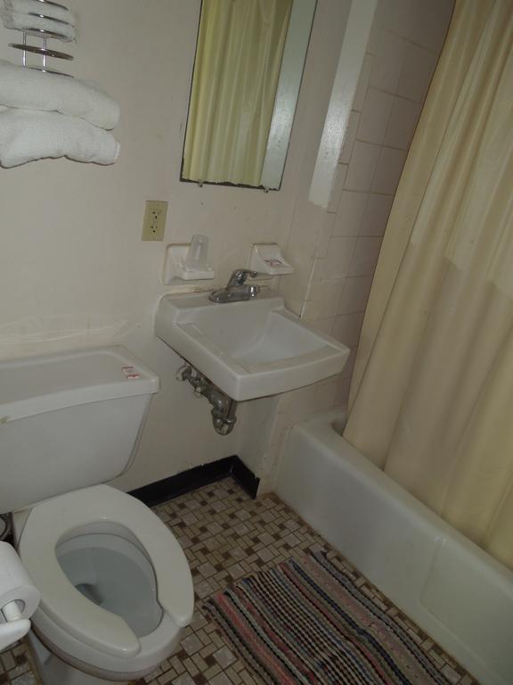 Lees Motel Edison Habitación foto
